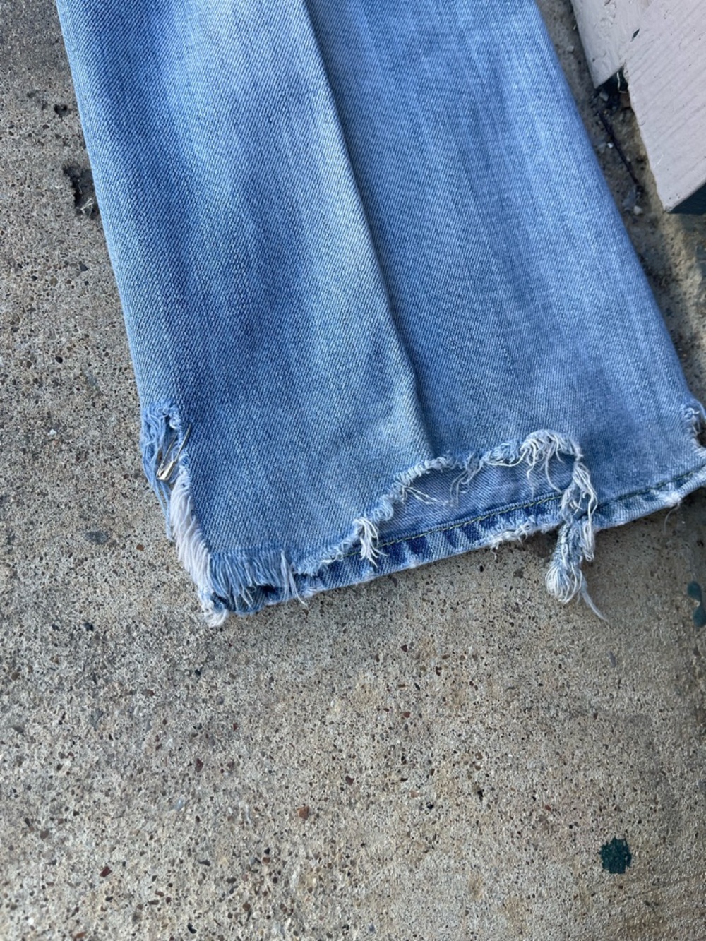 Abercrombie & Fitch Light Blue Distressed Denim Jeans - Picture 7 of 9